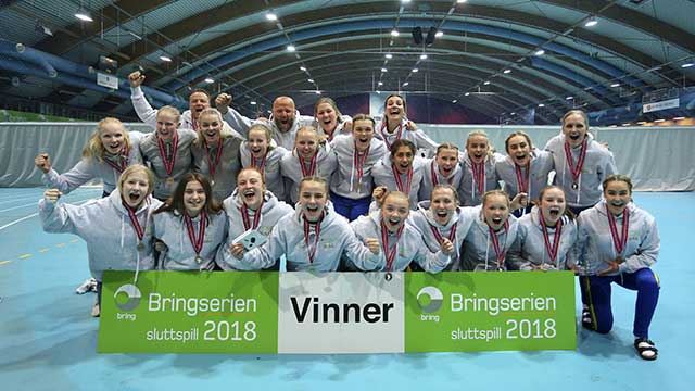 Storhamars jenter vant Bringserien. Foto: Svein André Svendsen/NHF 20180513-Bring-J16-vinnere-Storhamar.jpg
