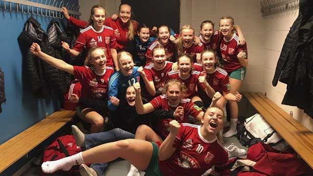 Halsen J16 var ett av lagene som vant alle kampene i åpningshelgen. Foto: Halsen 20191201-Bringserien-Halsen-J16-Foto-Halsen.jpg