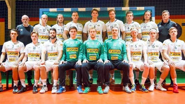 Runar Sandefjords herrelag 2017-18. Foto fra klubbens Facebook-sider 2017-18-Runar-Sandefjord-640x360web-lagbilde.jpg