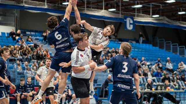 Bildet er fra 1. divisjon forrige sesong. Sandnes - Stavanger