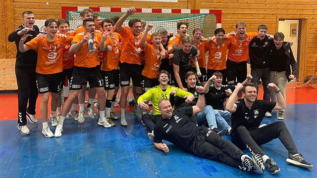 Åsane sikret opprykket seks runder før sesongslutt. Lagbilde