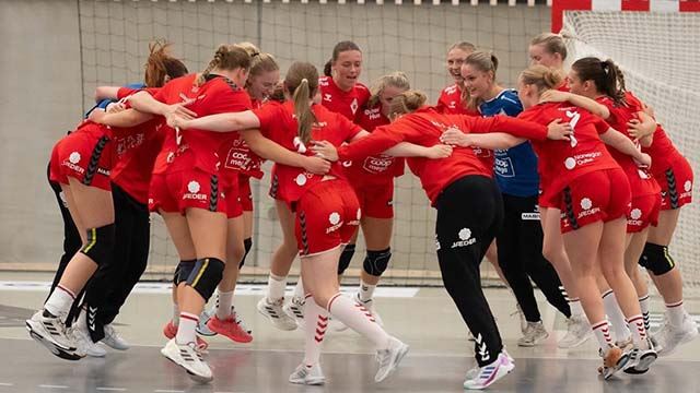 Jentene fra Ålgård jubler etter seier Ålgård jubler