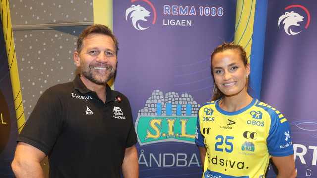 Storhamars trener Kenneth Gabrielsen (t.v.) sammen med Anniken Obaidli.