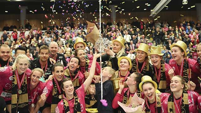 Seriemesteren valgte Oppsal i sluttspillet. Foto: Terje Refsnes 20180416-Vipers-seriegull2.jpg