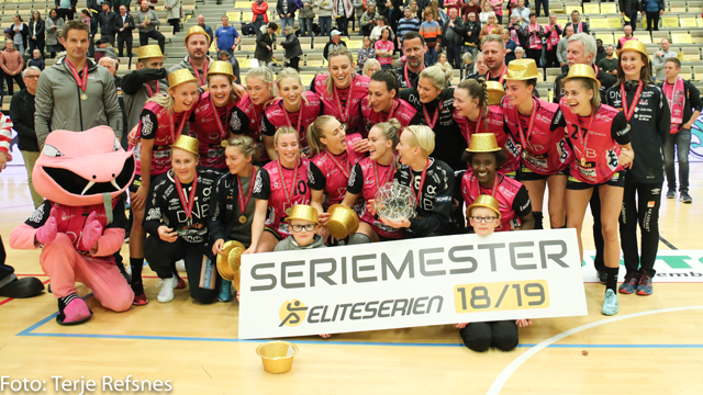 Vipers Kristiansand fikk gullmedaljene etter serieavslutningen på hjemmebane mot Tertnes 20190410_Vipers-seriemestere-1819_640x360web_fotoTerjeRefsnes.png