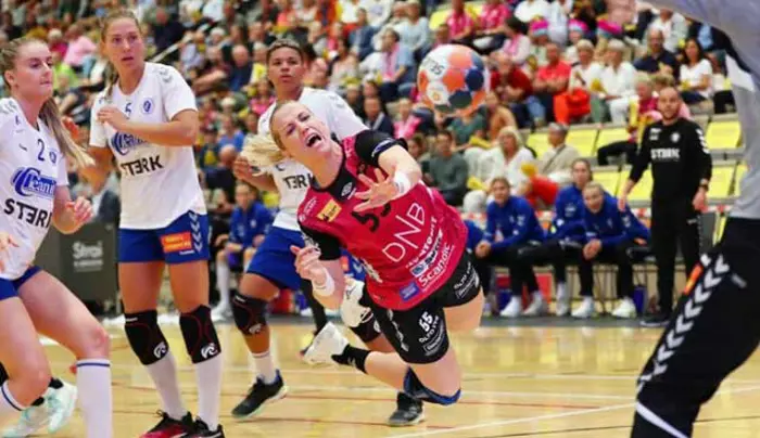 20200529-Heidi-Løke,-Vipers-Årets-linjespiller_foto-Terje-Refsnes--640x360px.jpg
