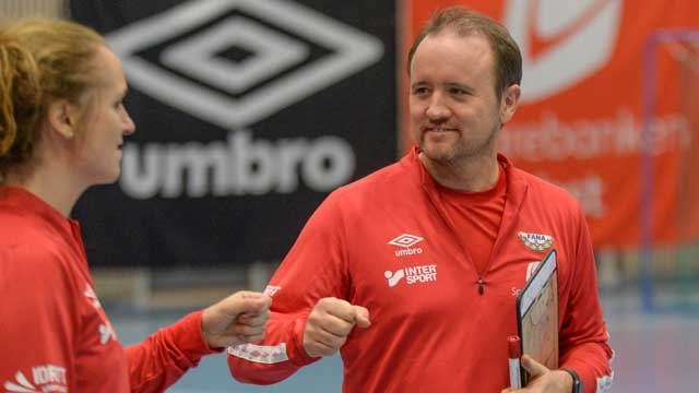 Erlend Lyssand har ledet Fana til en ny semifinale i NM. Catharina Furnes og Erlend Lyssand