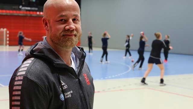Eirik Haugdal er Larvik-trener. Eirik Haugdal