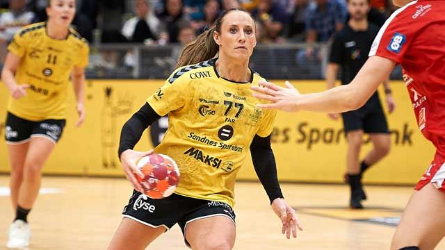 Camilla Herrem satte seks baller i mål i søndagens returoppgjør, hvor Sola tok seg videre i EHF European League. Her fra en tidligere kamp. Camilla Herrem