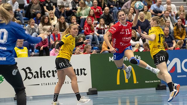 Celine Solstad storspilte for Fana, men det holdt dessverre ikke til poeng. Bildet er fra en tidligere kamp i Rema 1000-ligaen. Celine Solstad Fana