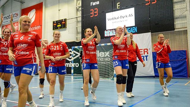 Jubel i Fana etter en tidligere kamp Fana Håndball jubler etter seier i REMA 1000-ligaen
