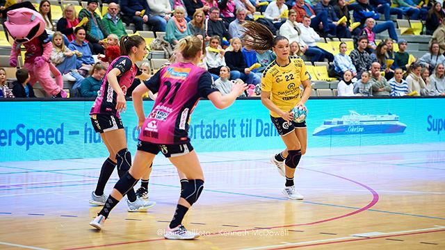 Vipers og Sola var NM-finalister i 2020. I år kjemper de om å nå finalen nok en gang. Kristina Novak og Sola møter Vipers i Aquarama