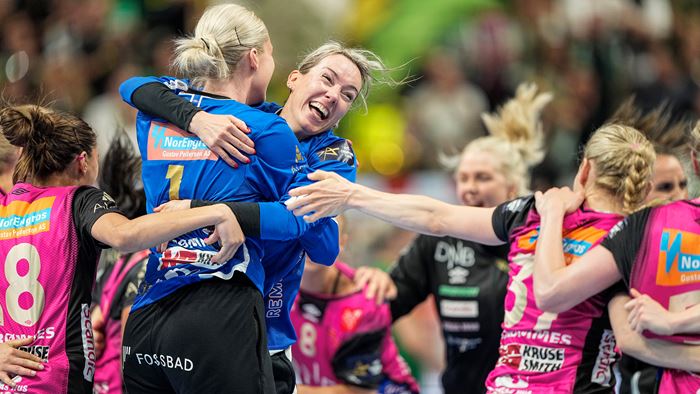 Budapest, Ungarn 20230604.
Vipers målvakt Katrine Lunde feirer seieren i finalen i Champions League i håndball mellom Vipers og Ferencvárosi TC i MVM Dome Budapest.
Foto: Beate Oma Dahle / NTB