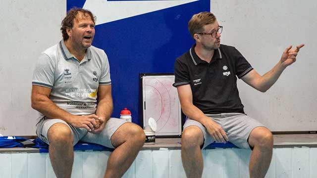 Rune Haugseng og Heine Jensen (t.v) på benken for Nærbø Haugseng og Jensen på benken
