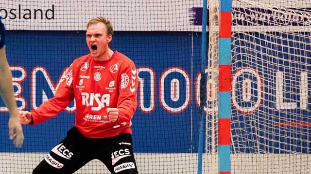 Vegard Bakken Øien storspilte mellom stengene og ble kåret til banens beste spiller. 20201112_Vegard-B.-Øien_Nærbø_Foto-Nærbø_640x360px.jpg