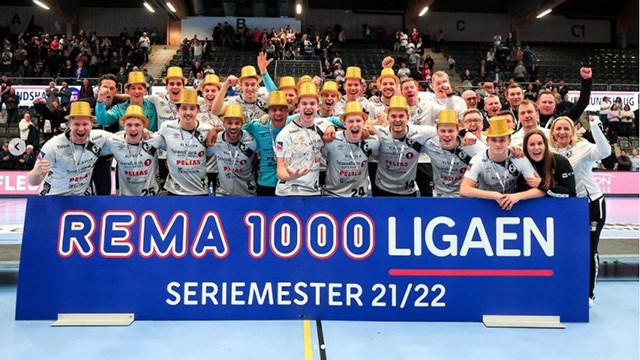 Elverum feirer seriegullet  i REMA 1000-ligaen 2021/22.