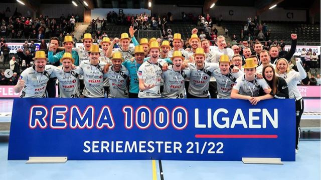 Elverum ble seriemester 2021/22 Elverum feirer seriegullet i REMA 1000-ligaen 2021/22.