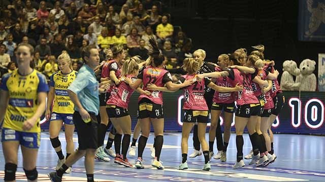 Vipers kunne juble for sin andre strake NM-seier etter seksmålsseier mot Storhamar 20181229-NM-kvinner-Vipers-jubel.jpg