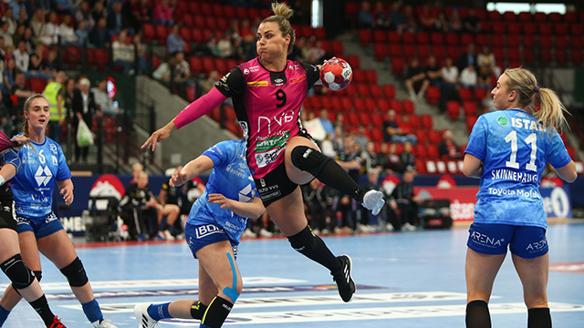Nora Mørk i aksjon i NM-finalen 2022. Molde-VIpers