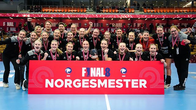 Arendal 20240223.
Larvik blir norgesmestere etter å ha slått Gneist 28-40 i J20-finalen i NM i håndball i Sør Amfi.
Foto: Beate Oma Dahle / NTB