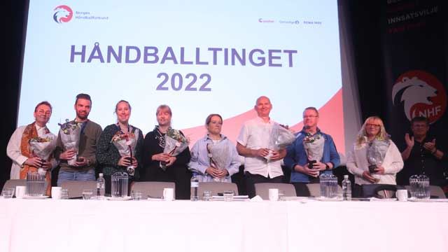 Fra venstre: Bente Aksnes, Mads Stian Hansen, Tonje Jelstad, Siv Øye Carlsen, Vibeke Ødegård Sør-Reime, Jan Thormodsæter, Kjetil Vik, Lisbeth Blix Hjelle og Håndballpresident Kåre Geir Lio..