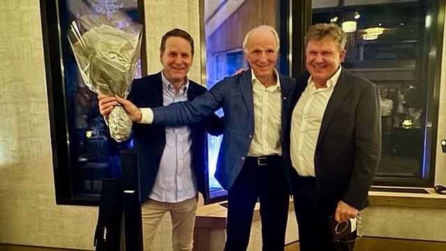 Hedret med gullknappen