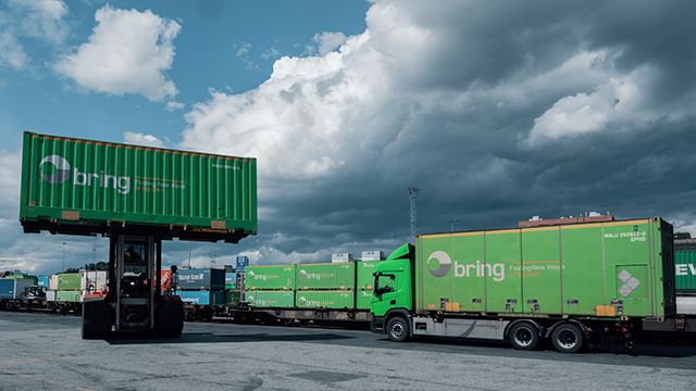 Bring lastebil og truck.