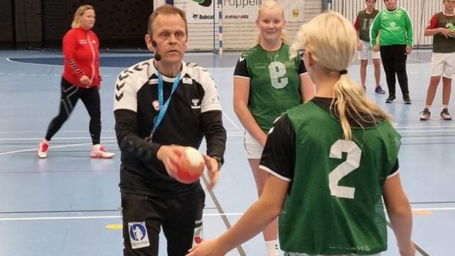 Thorir Hergeirsson foreleser på barnehåndballtrenerseminaret