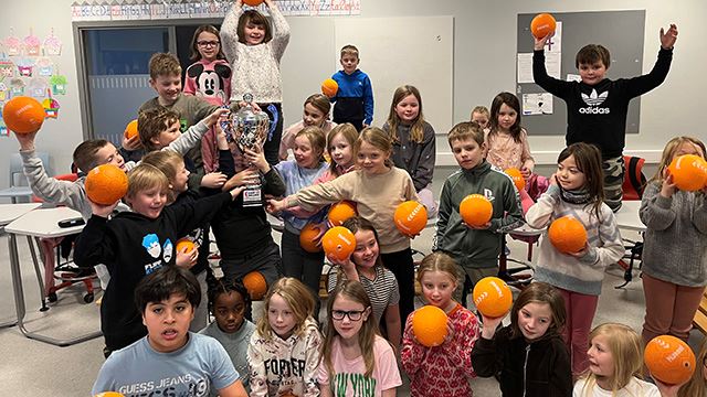 3. klasse ved Sandnes og Bjørnevatn skole er nasjonal vinner av Kast ballen-konkurransen 2022. Nasjonal vinner av Kast ballen 2022 - Sandnes og Bjørnevatn 3.jpg