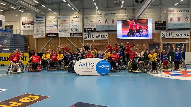 Bergen (Årstad), Elverum, Sävehof og vertene fra Follo HK deltok på Norges første turnering i rullestolhåndball. Salto Cup rullestolhåndball med Elverum, Follo, Bergen og Sävehof