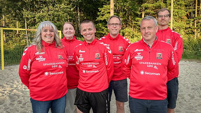 Øyestad ved fra venstre Agnes-May Boswarva, Monica Ensrud Næss, Knut-Inge Jørgensen, Ørjan Svendsen, Torbjørn Krakstad og Tor Inge Heia. 2023 Klubbhuset Øyestad.jpg