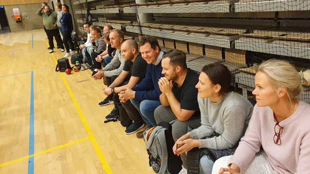 Deltagerne på trener 4 var på plass på Vipers trening i Aquarama. Aker Topphåndballs, Henrik Wilhelmsen, smilte lurt når han fikk innblikk hos de aller beste Deltagerne på trener 4 var på plass på Vipers trening i Aquarama. Aker Topphåndballs, Henrik Wilhelmsen, smilte lurt når han fikk innblikk hos de aller beste