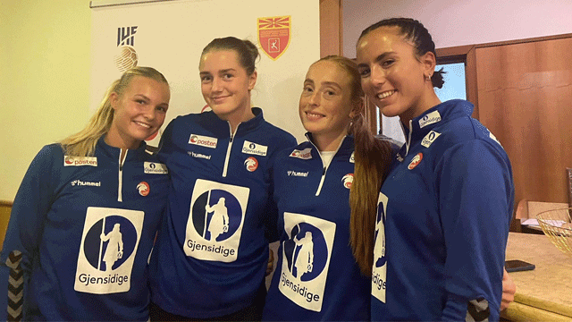 Storhamar-jenter i U18-VM. Fra venstre: Mathea Enger, Edle Christine Hønningstad, Ingeborg Storbæk Monné og Anna Janicijevic Malesevic LK04_innlandet.gif
