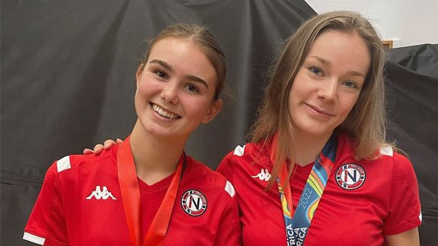 Julie Diesen Soleim (t.v.) og Nora Isabell Husom Nordstrand tok bronse med LK05 under EYOF i Slovakia nora_isabell_1_web (1).jpg