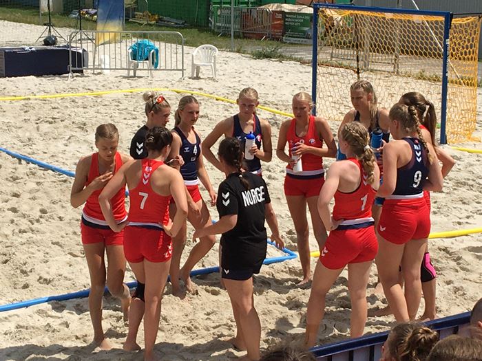 Foto: Birgitte Sættem Jomaas. Beachhåndball-junior2006.jpg
