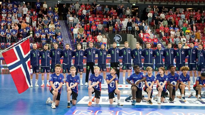 Oslo 20240512. 
Norges lag før avkast i  kampen mellom Norge og Argentina i Gjensidige cup i håndball på Jordal Amfi i Oslo søndag.
Foto: Terje Pedersen / NTB