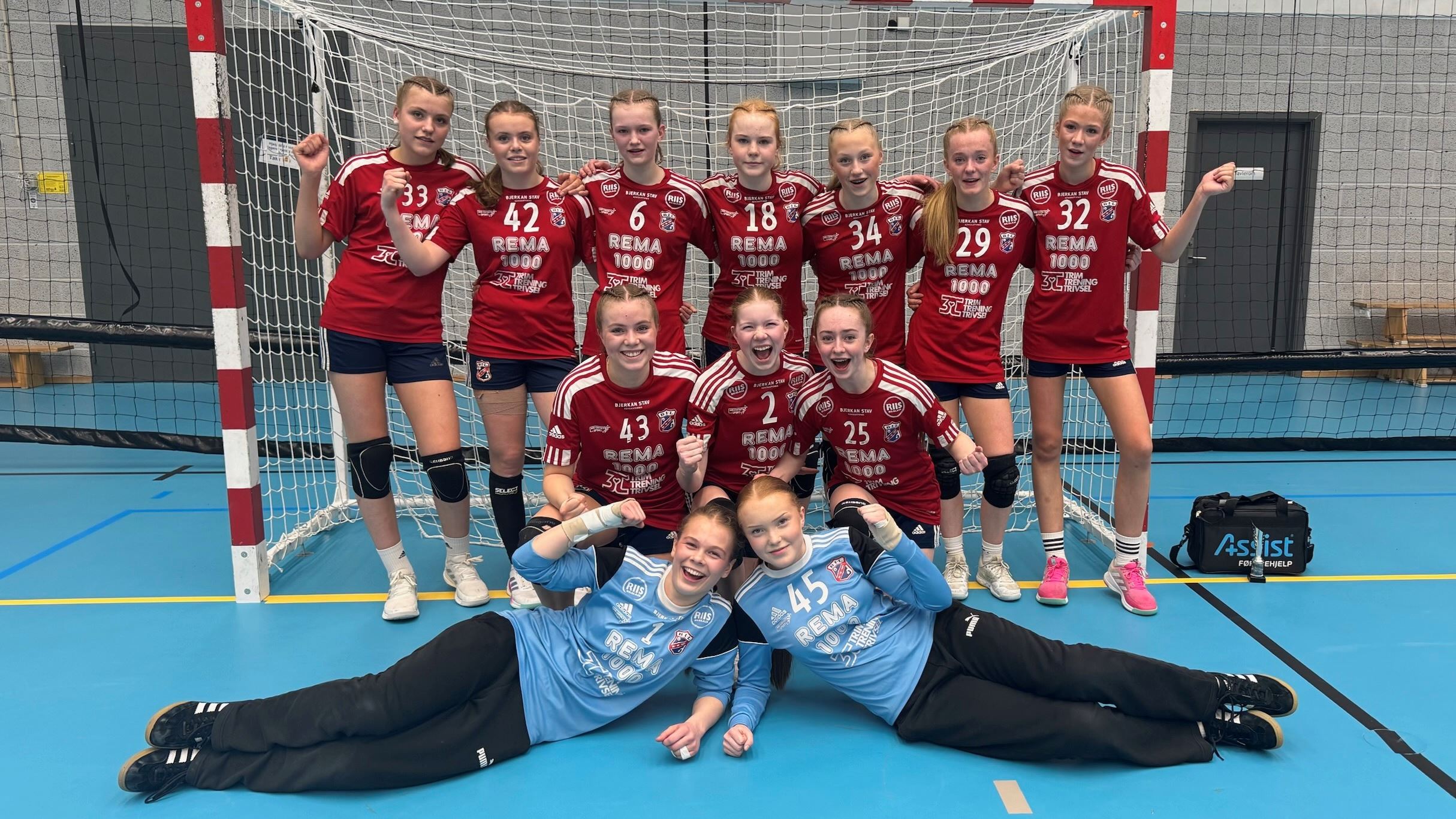 J14 - 2. plass: Byåsen J14 - 2. plass: Byåsen