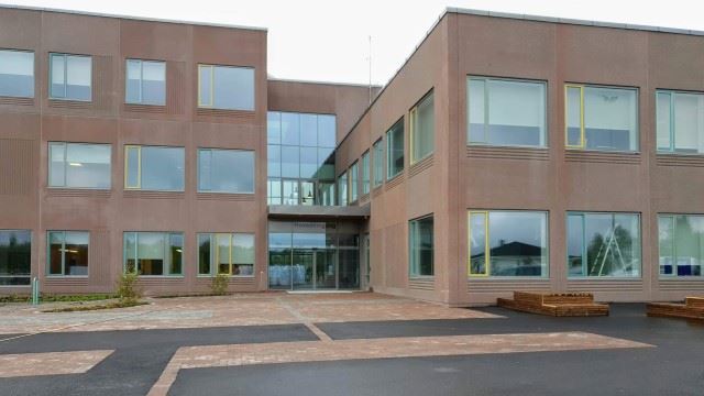 Den nye hallen i Kirkenes er knyttet til ny skole i tettstedet Bjørnevatn. (FOTOS: Kirkenes IF Håndball) Kirkenes-ny hall-1.jpeg