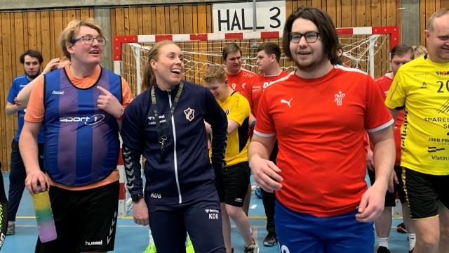 Karoline Dyhre Breivang med to av guttene Karoline Dyhre Breivang med to av guttene