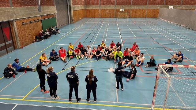 Vi hadde en liten samling med presentasjon av spillerne før vi startet øktene Vi hadde en liten samling med presentasjon av spillerne før vi startet øktene