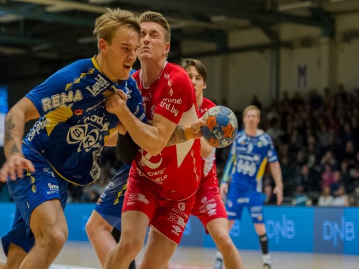Det går friskt for seg også når "regionnaboene" Bodø HK og Kolstad barker sammen. (Foto: ROBERT MAGNUSSEN) BODØkamp-Daniel-2.jpeg