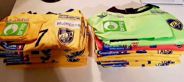 MÅNEDENS LAG-NOV-Bring-drakter.jpeg
