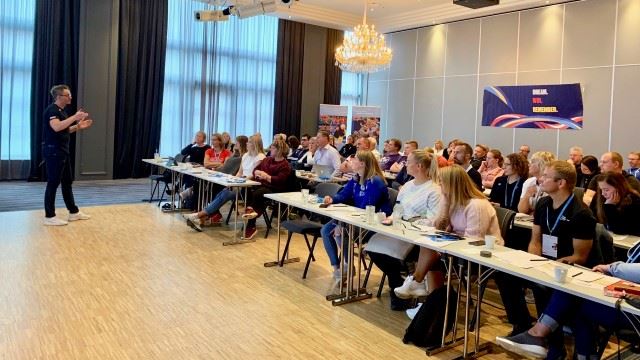 Christian Berge snakket både om barnehåndball og UBUNTU på lørdagens forum i Tromsø. 2019-Tromsø-forum-15.jpeg