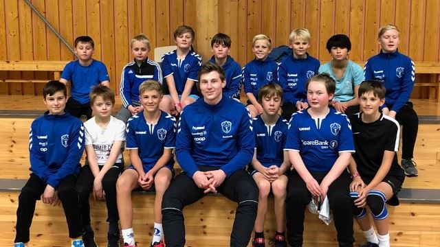 Gøran Johannesen inspirerte Aasgutenlaget fra start til slutt. Foto: IL Aasguten 2018_AasgutenG12-mentorbesøk.jpg