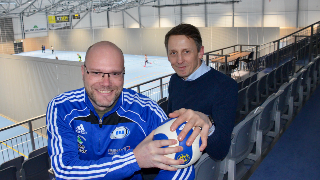 Leder Petter Bjørgo (t.v.) i arrangementskomiteen i Ørland Ballklubb og ordfører Tom Myrvold i Ørland kommune ser begge frem til årets sluttspill som arrangeres på Brekstad i Ørland 5.-7. april. Foto: Ørland Ballklubb Skjermbilde 2019-02-07 kl. 14.33.29.png