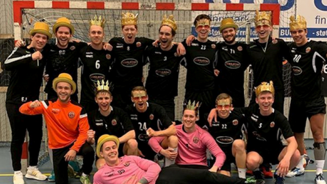 TSI har tatt på gullhattene etter de ble seriemester i 3. divisjon. Vil lykken vare? Skjermbilde 2019-04-26 kl. 10.49.44.png