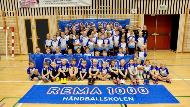 Fulltallig i Sveberghallen i formiddag. (FOTOS: Tore Sæther) HOMMELVIK-1.jpeg