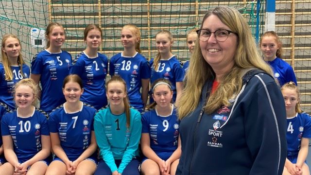Ann-Helen Rustad er trener og leder i Alvdal IL Håndball. Bildet fra en tidligere anledning. alvdalhand1.jpg