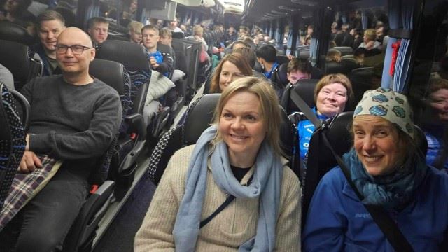 Bossekop er klare for en 12 timers busstur til Leknes. Bossekop er klare for en 12 timers busstur til Leknes.