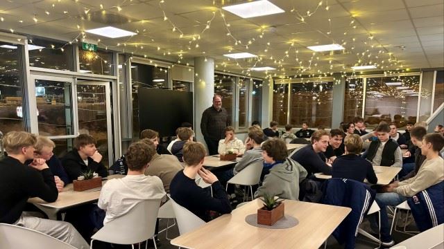 Sosialt lørdagskveld Sosialt lørdagskveld
